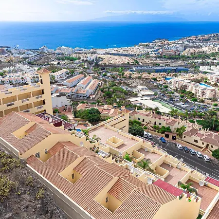 Floor With Ocean View アデヘ