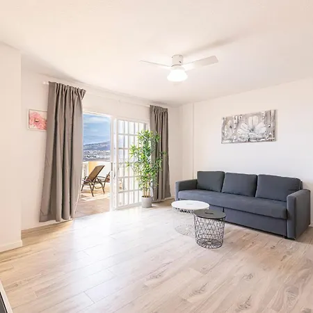 Floor With Ocean View 아파트 아데제